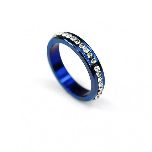 Nemesacél gyűrű kövekkel